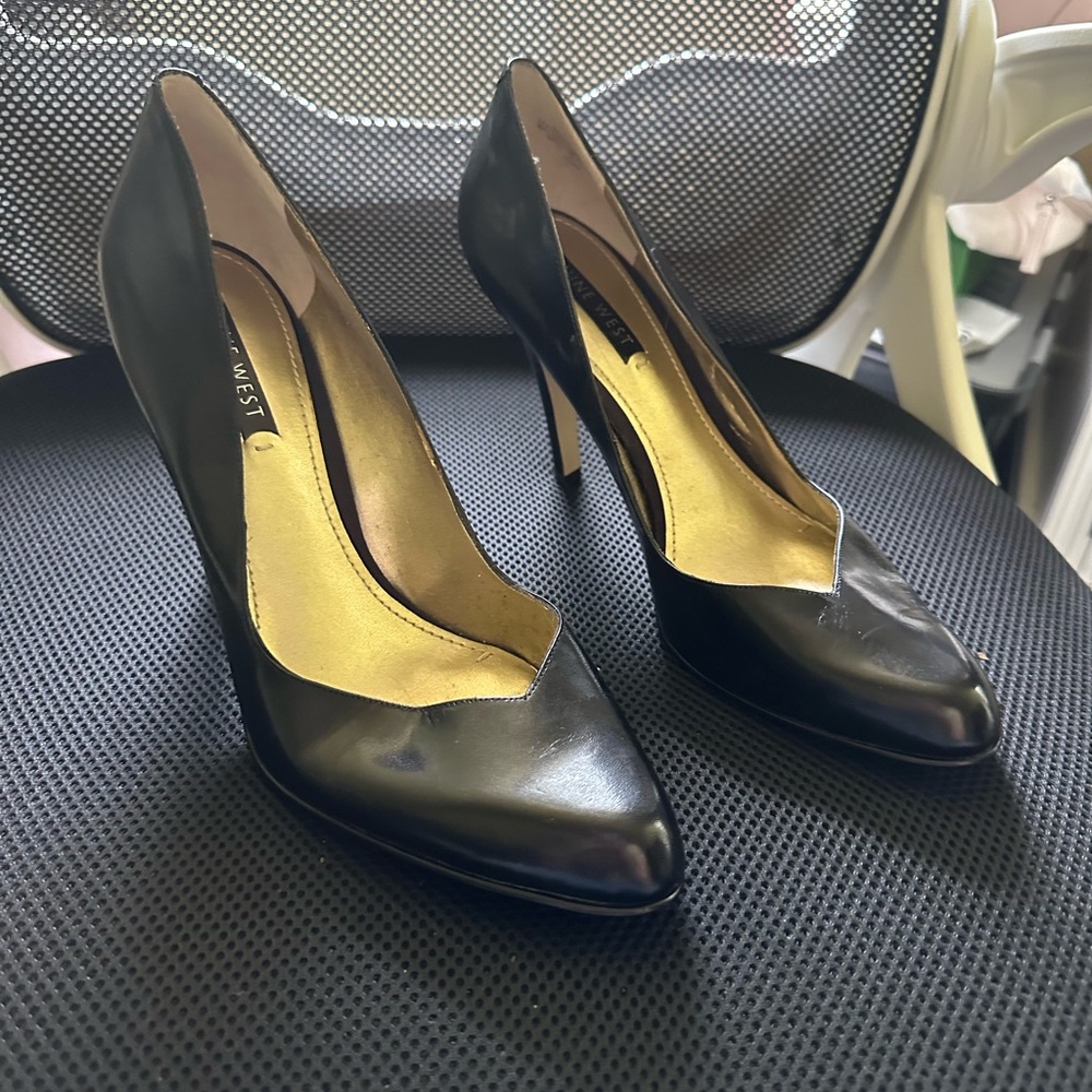 Nine West Black Leather Heels with Pointed Toe
